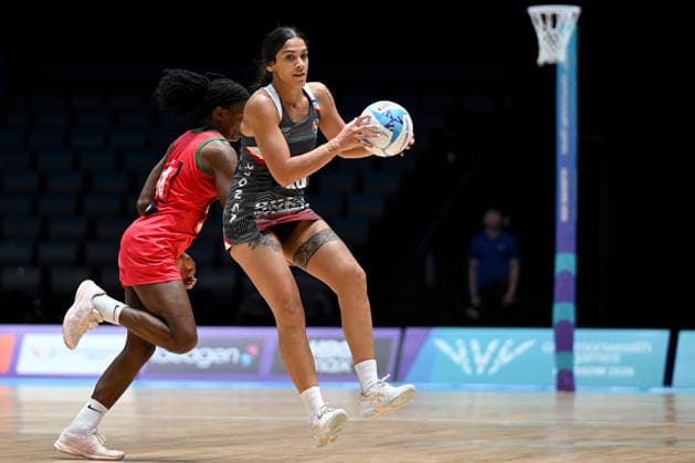 COM26 NETBALL, Huilita Veve of Tonga (right) competes with Ethel Ng ambi of Malawi during the Preliminary Round Pool A netball match beteen Malawi and Tonga at the Glasgow 2026 Commonwealth Games at The Hydro in Glasgow, Scotland, Thursday, July 30, 2026. ( NO ARCHIVING, EDITORIAL USE ONLY Glasgow United Kingdom  Copyright: xLUKASxCOCHx 20260730126267901426