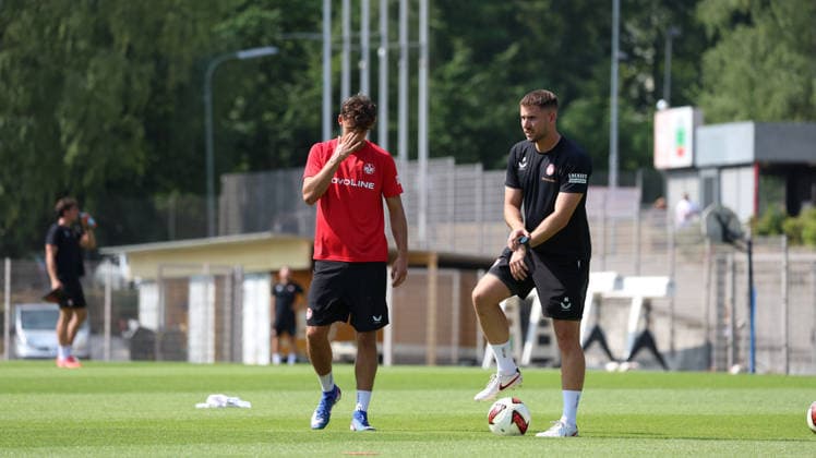 30.07.2026, xrekx, Fussball 2.Bundesliga, 1.FC Kaiserslautern - Training v.l. Erik Müller Mueller (1.FC Kaiserslautern) Max Lieberknecht Co-Trainer (1.FC Kaiserslautern) (DFL DFB REGULATIONS PROHIBIT ANY USE OF PHOTOGRAPHS as IMAGE SEQUENCES and or QUASI-VIDEO) Kaiserslautern *** July 30, 2026, xrekx, Soccer 2. Bundesliga, 1 FC Kaiserslautern Training: Erik Müller, 1 FC Kaiserslautern, Max Lieberknecht, Assistant Coach, 1 FC Kaiserslautern. DFL and DFB regulations prohibit any use of photographs as image sequences and or quasi-video. Kaiserslautern