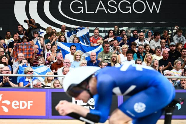 Glasgow 2026 Commonwealth Games Picture by Olly Hassell SWpix.com - 30 07 2026 - Glasgow 2026 Commonwealth Games - Track cycling, Rad, Radsport, Bahnrad, Bahn and Para Track Cycling - Sir Chris Hoy Velodrome, Glasgow, Scotland - Men s 4000m Team Pursuit Qualifying - Scottish fans cheering on Michael Gill, Logan Maclean, Elliot Rowe, Tim Shoreman of Scotland Glasgow Sir Chris Hoy Velodrome Scotland Copyright: x xSWpix.comx(t axPhotographyxHubxLtd)xOllyxHassell SWpix.comx SWP-3030-15952