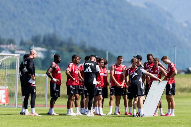 ST. JOHANN IN TIROL, AUSTRIA - JULY 30: Team circle around the tactics board during a training session at trainings camp in Kitzbuehel of season 2026 27 at Koasastadion on July 30, 2026 in St. Johann in Tirol, Austria. Austria Copyright: xSteffiexWunderlx