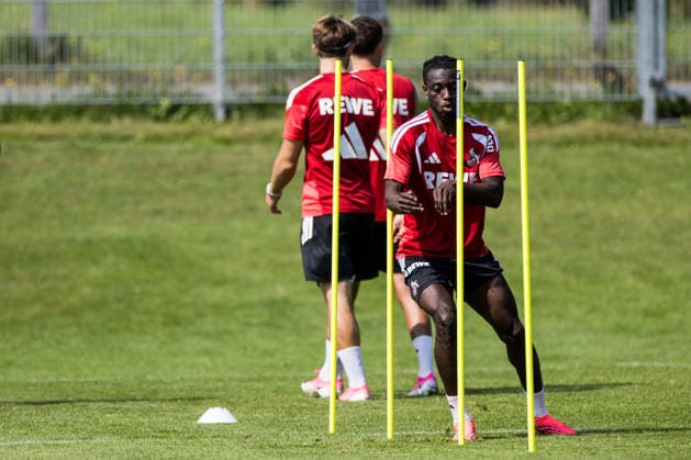ST. JOHANN IN TIROL, AUSTRIA - JULY 30: Gideon Mensah (1. FC Koeln, 14) during warm up during a training session at trainings camp in Kitzbuehel of season 2026 27 at Koasastadion on July 30, 2026 in St. Johann in Tirol, Austria. Austria Copyright: xSteffiexWunderlx