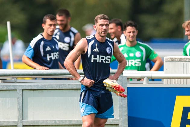 30.07.2026, Fussball, Training des FC Schalke 04. Robin Gosens (FC Schalke 04). Gelsenkirchen Trainingsgelände FC Schalke 04 NRW Deutschland xRHR-FOTO YYx *** July 30, 2026, Soccer, FC Schalke 04 Training Robin Gosens FC Schalke 04 Gelsenkirchen FC Schalke 04 Training Facility NRW Germany xRHR PHOTO YYx Copyright: RHR-FOTOx RHR-FOTO YY