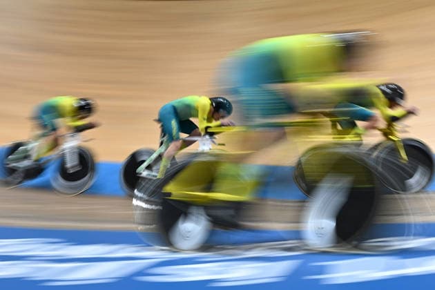 Sport Bilder des Tages COM26 Track cycling, Rad, Radsport, Bahnrad, Bahn Team Australia compete during the Men™s 4000m team Pursuit Qualifying at the Glasgow 2026 Commonwealth Games at the Sir Chris Hoy Velodrome in Glasgow, Scotland, Thursday, July 30, 2026. ( NO ARCHIVING, EDITORIAL USE ONLY Glasgow United Kingdom  Copyright: xDEANxLEWINSx 20260730125974102301