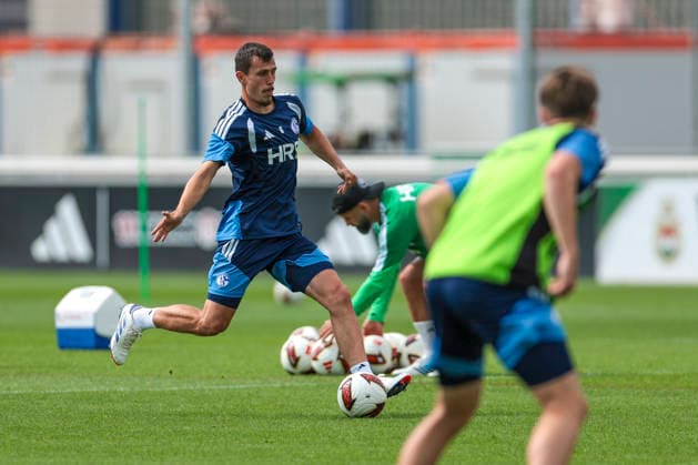 30.07.2026, Fussball, Training des FC Schalke 04. Ron Schallenberg (FC Schalke 04). Gelsenkirchen Trainingsgelände FC Schalke 04 NRW Deutschland xRHR-FOTO YYx *** July 30, 2026, Soccer, FC Schalke 04 Training Session Ron Schallenberg FC Schalke 04 Gelsenkirchen FC Schalke 04 Training Facility North Rhine-Westphalia, Germany xRHR PHOTO YYx Copyright: RHR-FOTOx RHR-FOTO YY