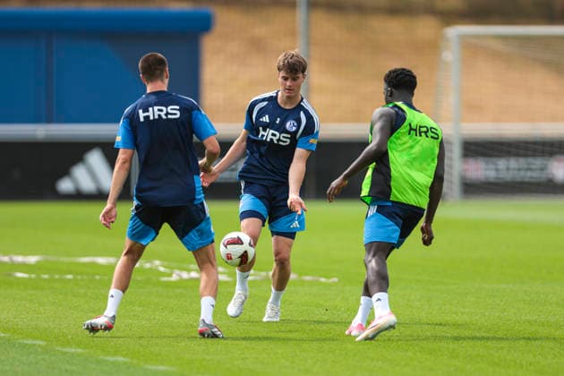 30.07.2026, Fussball, Training des FC Schalke 04. Dylan Leonard (FC Schalke 04). Gelsenkirchen Trainingsgelände FC Schalke 04 NRW Deutschland xRHR-FOTO YYx *** July 30, 2026, Soccer, FC Schalke 04 Training Dylan Leonard FC Schalke 04 Gelsenkirchen FC Schalke 04 Training Facility NRW Germany xRHR PHOTO YYx Copyright: RHR-FOTOx RHR-FOTO YY