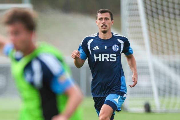30.07.2026, Fussball, Training des FC Schalke 04. Ron Schallenberg (FC Schalke 04). Gelsenkirchen Trainingsgelände FC Schalke 04 NRW Deutschland xRHR-FOTO YYx *** July 30, 2026, Soccer, FC Schalke 04 Training Session Ron Schallenberg FC Schalke 04 Gelsenkirchen FC Schalke 04 Training Facility North Rhine-Westphalia, Germany xRHR PHOTO YYx Copyright: RHR-FOTOx RHR-FOTO YY