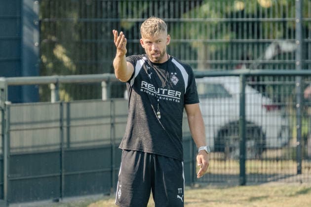 Tobias Troulsen (Borussia Moenchengladbach, Co-Trainer) im Gespraech. Oeffentliches Training Borussia Moenchengladbach auf dem Trainingsgelaende am ista-Borussia Park, 1. Bundesliga, Fussball, Saison 2026 2027, 30.07.2026 oeffentliches Training Borussia Moenchengladbach, 1. Bundesliga, Saison 2026 2027, 30.07.2026 Moenchengladbach *** Tobias Troulsen of Borussia Mönchengladbach, Assistant Coach, in an Interview: Borussia Mönchengladbach Open Practice at the ista Borussia Park Training Facility, Bundesliga 1, Soccer, 2026–2027 Season, July 30, 2026: Borussia Mönchengladbach open training session, Bundesliga 1, 2026–2027 season, July 30, 2026, Mönchengladbach Copyright: xEibner-Pressefoto ThomasxHaeslerx EP_THR