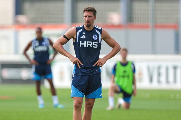 30.07.2026, Fussball, Training des FC Schalke 04. Janik Bachmann (FC Schalke 04). Gelsenkirchen Trainingsgelände FC Schalke 04 NRW Deutschland xRHR-FOTO YYx *** July 30, 2026, Soccer, FC Schalke 04 practice Janik Bachmann FC Schalke 04 Gelsenkirchen FC Schalke 04 training facility NRW Germany xRHR PHOTO YYx Copyright: RHR-FOTOx RHR-FOTO YY