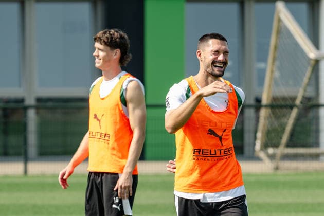 Tim Kleindienst (Borussia Moenchengladbach, 11) lacht ueber den erneuten Fehlschuss. Oeffentliches Training Borussia Moenchengladbach auf dem Trainingsgelaende am ista-Borussia Park, 1. Bundesliga, Fussball, Saison 2026 2027, 30.07.2026 oeffentliches Training Borussia Moenchengladbach, 1. Bundesliga, Saison 2026 2027, 30.07.2026 Moenchengladbach *** Tim Kleindienst of Borussia Mönchengladbach, 11, laughs at yet another missed shot. Borussia Mönchengladbach public training session at the training facility at ista Borussia Park, Bundesliga 1, soccer, 2026–2027 season, July 30, 2026, Borussia Mönchengladbach public training session, Bundesliga 1, 2026–2027 season, July 30, 2026, Mönchengladbach Copyright: xEibner-Pressefoto ThomasxHaeslerx EP_THR