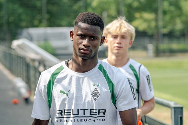 Iaia Manco Danfa (Borussia Moenchengladbach, 39) auf dem Weg in die Kabine. Oeffentliches Training Borussia Moenchengladbach auf dem Trainingsgelaende am ista-Borussia Park, 1. Bundesliga, Fussball, Saison 2026 2027, 30.07.2026 oeffentliches Training Borussia Moenchengladbach, 1. Bundesliga, Saison 2026 2027, 30.07.2026 Moenchengladbach *** Iaia Manco Danfa, Borussia Mönchengladbach, 39, on her way to the locker room. Public training session for Borussia Mönchengladbach at the ista Borussia Park training facility, Bundesliga 1, soccer, 2026–2027 season, July 30, 2026, Borussia Mönchengladbach public training session, Bundesliga 1, 2026–2027 season, July 30, 2026, Mönchengladbach Copyright: xEibner-Pressefoto ThomasxHaeslerx EP_THR
