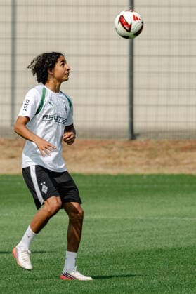 Wael Mohya (Borussia Moenchengladbach, 36) hat den Ball im Blick. Oeffentliches Training Borussia Moenchengladbach auf dem Trainingsgelaende am ista-Borussia Park, 1. Bundesliga, Fussball, Saison 2026 2027, 30.07.2026 oeffentliches Training Borussia Moenchengladbach, 1. Bundesliga, Saison 2026 2027, 30.07.2026 Moenchengladbach *** Wael Mohya, Borussia Mönchengladbach, 36, keeps his eye on the ball. Borussia Mönchengladbach open practice at the training facility at ista Borussia Park, Bundesliga 1, soccer, 2026–2027 season, July 30, 2026: Borussia Mönchengladbach open practice, Bundesliga 1, 2026–2027 season, July 30, 2026, Mönchengladbach Copyright: xEibner-Pressefoto ThomasxHaeslerx EP_THR