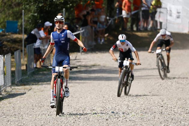30.07.2026, Monteceneri, Monte Ceneri, 2026 UEC MTB European Championship, EM, Europameisterschaft XCC Men Junior s Final (cross country short track), Noa Filippi 1 (FRA) winning the race in front of Marwan Barhoumi 5 (SUI) and Elias Hückmann 2 (GER) Monteceneri Monte Ceneri Ticino Switzerland *** July 30, 2026, Monteceneri, Monte Ceneri, 2026 UEC MTB European Championship XCC Men s Junior Final, cross-country short track; Noa Filippi (1, FRA) won the race ahead of Marwan Barhoumi (5, SUI) and Elias Hückmann (2, GER); Monteceneri, Monte Ceneri, Ticino, Switzerland Copyright: xJustPictures.ch FrancescoxMinghettix jp-en-FrMi-_NG_0941