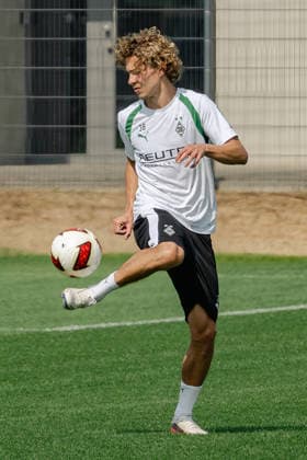 Hugo Bolin (Borussia Moenchengladbach, 38) beim Ballhochhalten. Oeffentliches Training Borussia Moenchengladbach auf dem Trainingsgelaende am ista-Borussia Park, 1. Bundesliga, Fussball, Saison 2026 2027, 30.07.2026 oeffentliches Training Borussia Moenchengladbach, 1. Bundesliga, Saison 2026 2027, 30.07.2026 Moenchengladbach *** Hugo Bolin of Borussia Mönchengladbach, 38, keeping the ball in the air during an open training session at Borussia Mönchengladbach’s training facility at ista Borussia Park, Bundesliga 1, soccer, 2026–2027 season, July 30, 2026, Borussia Mönchengladbach public training session, Bundesliga 1, 2026–2027 season, July 30, 2026, Mönchengladbach Copyright: xEibner-Pressefoto ThomasxHaeslerx EP_THR
