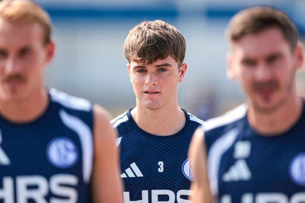30.07.2026, Fussball, Training des FC Schalke 04. Dylan Leonard (FC Schalke 04). Gelsenkirchen Trainingsgelände FC Schalke 04 NRW Deutschland xRHR-FOTO YYx *** July 30, 2026, Soccer, FC Schalke 04 Training Dylan Leonard FC Schalke 04 Gelsenkirchen FC Schalke 04 Training Facility NRW Germany xRHR PHOTO YYx Copyright: RHR-FOTOx RHR-FOTO YY