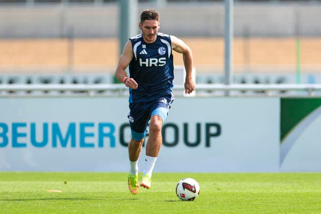 30.07.2026, Fussball, Training des FC Schalke 04. Maximilian Wöber (FC Schalke 04). Gelsenkirchen Trainingsgelände FC Schalke 04 NRW Deutschland xRHR-FOTO YYx *** July 30, 2026, Soccer, FC Schalke 04 Training Maximilian Wöber FC Schalke 04 Gelsenkirchen FC Schalke 04 Training Facility NRW Germany xRHR PHOTO YYx Copyright: RHR-FOTOx RHR-FOTO YY