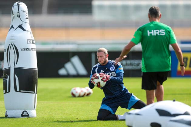 30.07.2026, Fussball, Training des FC Schalke 04. Torwart Loris Karius (FC Schalke 04). Gelsenkirchen Trainingsgelände FC Schalke 04 NRW Deutschland xRHR-FOTO YYx *** July 30, 2026, Soccer, FC Schalke 04 goalkeeper Loris Karius training at the FC Schalke 04 training facility in Gelsenkirchen, North Rhine-Westphalia, Germany xRHR PHOTO YYx Copyright: RHR-FOTOx RHR-FOTO YY