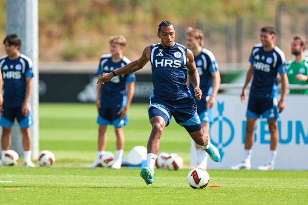 30.07.2026, Fussball, Training des FC Schalke 04. Anton Donkor (FC Schalke 04). Gelsenkirchen Trainingsgelände FC Schalke 04 NRW Deutschland xRHR-FOTO YYx *** July 30, 2026, Soccer, FC Schalke 04 Training Anton Donkor FC Schalke 04 Gelsenkirchen FC Schalke 04 Training Facility NRW Germany xRHR PHOTO YYx Copyright: RHR-FOTOx RHR-FOTO YY