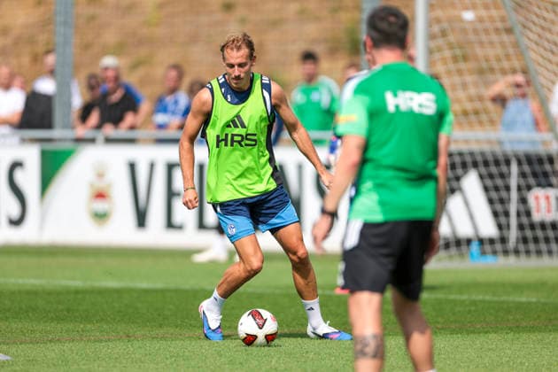 30.07.2026, Fussball, Training des FC Schalke 04. Timo Becker (FC Schalke 04). Gelsenkirchen Trainingsgelände FC Schalke 04 NRW Deutschland xRHR-FOTO YYx *** July 30, 2026, Soccer, FC Schalke 04 practice Timo Becker FC Schalke 04 Gelsenkirchen FC Schalke 04 training facility NRW Germany xRHR PHOTO YYx Copyright: RHR-FOTOx RHR-FOTO YY