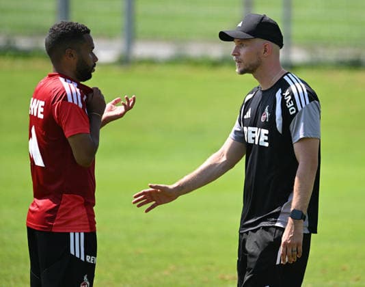 30.07.2026, xophax, Fussball 1.Bundesliga, 1.FC Koeln Trainingslager . Mannschaft des 1.FC Köln in Kitzbühel .Training in Sankt Johann. Linton Maina , links und Trainer Rene Wagner , rechts ( beide 1.FC Köln ) Kitzbühel *** July 30, 2026, xophax, Soccer, Bundesliga 1, 1. FC Köln Training Camp: The 1. FC Köln team in Kitzbühel; training in Sankt Johann. Linton Maina (left) and coach Rene Wagner (right), both of 1. FC Köln, Kitzbühel