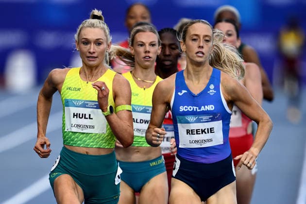 COM26 ATHLETICS, Jess Hull (left) and Abby Caldwell of Australia compete in the Women s One Mile Heats of the Glasgow 2026 Commonwealth Games at EDF Scotstoun Stadium in Glasgow, Scotland, Thursday, July 30, 2026. ( NO ARCHIVING, EDITORIAL USE ONLY Glasgow Scotland United Kingdom  Copyright: xJOELxCARRETTx 20260730176209576231