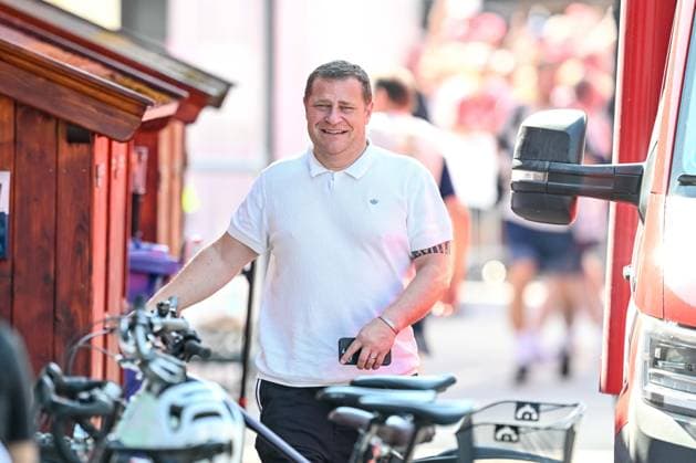Rottach - Egern, Deutschland, 30.07.26: Sportvorstand Max Eberl (FC Bayern München) Schaut waehrend des Friedly Match Spiels zwischen dem FC Rottach - Egern vs FC Bayern München im Stadion am Birkenmoos am 30. Juli 2026 in Rottach - Egern, Deutschland. (Foto von Harry Langer DeFodi Images) Rottach - Egern, Germany, 30.07.26: Sportvorstand Max Eberl (FC Bayern München) Looks on during the Friedly Match match between FC Rottach - Egern vs FC Bayern München at Stadion am Birkenmoos on July 30, 2026 in Rottach - Egern, Germany. (Photo by Harry Langer DeFodi Images) DFB DFL REGULATIONS PROHIBIT ANY USE OF PHOTOGRAPHS AS IMAGE SEQUENCES AND OR QUASI-VIDEO. (Photo by Harry Langer DeFodi Images) DFB DFL REGULATIONS PROHIBIT ANY USE OF PHOTOGRAPHS AS IMAGE SEQUENCES AND OR QUASI-VIDEO. - *** Rottach Egern, Germany, July 30, 2026: FC Bayern Munich sporting director Max Eberl watches during the friendly match between FC Rottach Egern and FC Bayern Munich at the Stadion am Birkenmoos on July 30, 2026, in Rottach Egern, Germany. Photo by Harry Langer, DeFodi Images. Rottach Egern, Germany, July 30, 2026. FC Bayern Munich sporting director Max Eberl looks on during the friendly match between FC Rottach Egern and FC Bayern Munich at Stadion am Birkenmoos on July 30, 2026 in Rottach Egern, Germany. Photo by Harry Langer, DeFodi Images. DFB and DFL regulations prohibit any use of photographs as image sequences and or quasi-video. Photo by Harry Langer, DeFodi Images. DFB and DFL regulations prohibit any use of photographs as imSEQUENCES AND OR QUASI-VIDEO