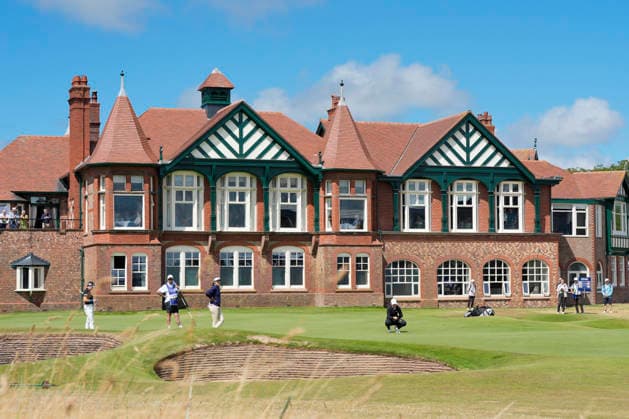 LYTHAM, ENGLAND - JULY 30: Lottie Woad (ENG) lines up a putt on the eighteenth green during Round 1 at the 50th AIG Women™s Open Championship at the Royal Lytham and St Anne™s Golf Club, Lytham on July 30, 2026 in Lancashire, England The 50th AIG Women™s Open Championship