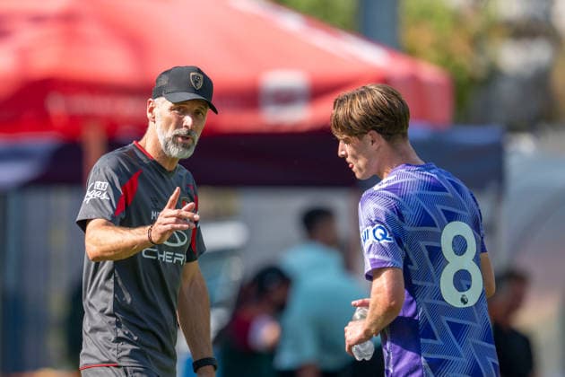 SOCCER - Augsburg vs Bournemouth, test match SAALFELDEN AM STEINERNEN MEER,AUSTRIA,30.JUL.26 - SOCCER - 1. DFL, 1. Deutsche Bundesliga, Premier League, FC Augsburg vs AFC Bournemouth, test match. Image shows head coach Marco Rose and Alex Scott (Bournemouth).  GEPAxpictures xWolfgangxKofler