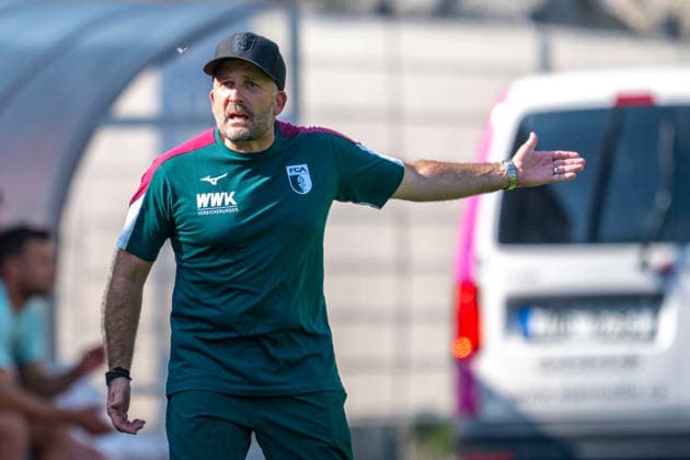 SOCCER - Augsburg vs Bournemouth, test match SAALFELDEN AM STEINERNEN MEER,AUSTRIA,30.JUL.26 - SOCCER - 1. DFL, 1. Deutsche Bundesliga, Premier League, FC Augsburg vs AFC Bournemouth, test match. Image shows head coach Manuel Baum (Augsburg).  GEPAxpictures xWolfgangxKofler