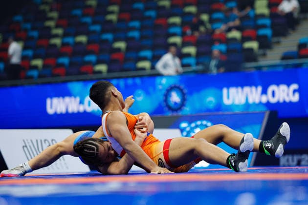 U17, U 17 Wrestling World Championships 57kg WW - Epenesa Teuila Elison (USA) df. Nikita Sehrawat (IND) *** U17 Wrestling World Championships, 57 kg WW: Epenesa Teuila Elison (USA) defeated Nikita Sehrawat (IND) Copyright: xKostadinxAndonovx UWW-U17-WC-BAKU-2026