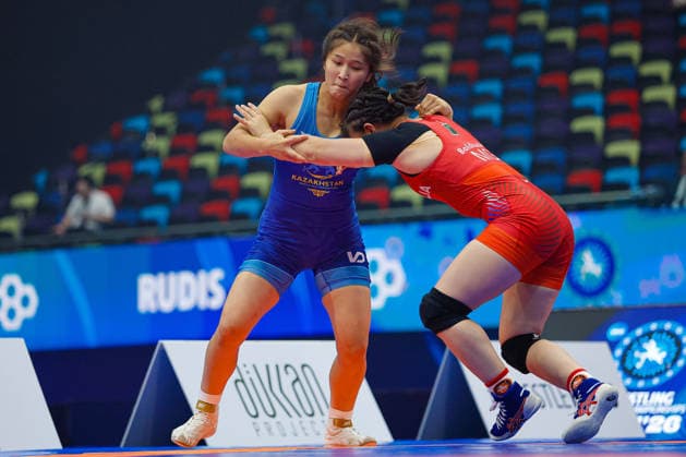 U17, U 17 Wrestling World Championships 65kg WW - Ariunzul Boldbaatar (MGL) df. Aisha Abdimalik (KAZ) *** U17 Wrestling World Championships, 65 kg: Ariunzul Boldbaatar (MGL) defeated Aisha Abdimalik (KAZ) Copyright: xKostadinxAndonovx UWW-U17-WC-BAKU-2026
