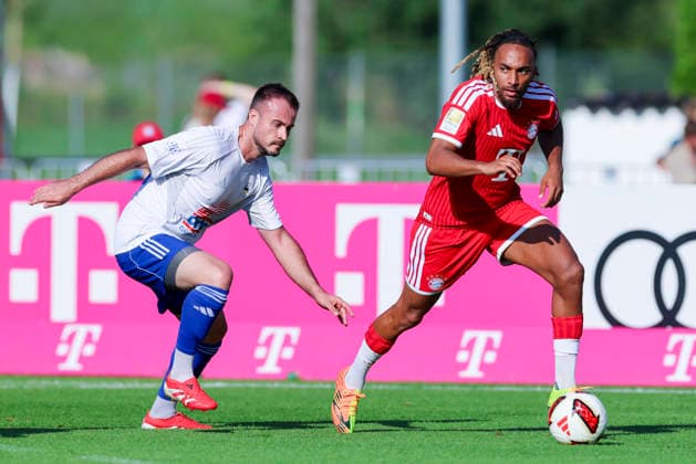 Fethullah Sourtsoglou (FC Rottach-Egern) und Sacha Boey (FC Bayern München) kämpfen um den Ball, Friendly match, FC Rottach-Egern v FC Bayern München, Stadion Birkenmoos am 30. July 2026 in Rottach-Egern, Deutschland. (Foto von Marco Steinbrenner DeFodi Images) Fethullah Sourtsoglou (FC Rottach-Egern) und Sacha Boey (FC Bayern München) battle for the ball, Friendly match, FC Rottach-Egern v FC Bayern München, Stadion Birkenmoos, July 30, 2026 in Rottach-Egern, Germany. (Photo by Marco Steinbrenner DeFodi Images) - *** Fethullah Sourtsoglou of FC Rottach Egern and Sacha Boey of FC Bayern Munich battle for the ball, Friendly match, FC Rottach Egern vs. FC Bayern Munich, Birkenmoos Stadium on July 30, 2026, in Rottach Egern, Germany. Photo by Marco Steinbrenner, DeFodi Images. Fethullah Sourtsoglou of FC Rottach Egern and Sacha Boey of FC Bayern Munich battle for the ball, Friendly match, FC Rottach Egern vs. FC Bayern Munich, Birkenmoos Stadium, July 30, 2026, in Rottach Egern, Germany. Photo by Marco Steinbrenner, DeFodi Images