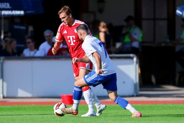 Joao Palhinha (FC Bayern München) und Samet Yilmazer (FC Rottach-Egern) kämpfen um den Ball, Friendly match, FC Rottach-Egern v FC Bayern München, Stadion Birkenmoos am 30. July 2026 in Rottach-Egern, Deutschland. (Foto von Marco Steinbrenner DeFodi Images) Joao Palhinha (FC Bayern München) und Samet Yilmazer (FC Rottach-Egern) battle for the ball, Friendly match, FC Rottach-Egern v FC Bayern München, Stadion Birkenmoos, July 30, 2026 in Rottach-Egern, Germany. (Photo by Marco Steinbrenner DeFodi Images) - *** Joao Palhinha of FC Bayern Munich and Samet Yilmazer of FC Rottach Egern battle for the ball, Friendly match, FC Rottach Egern vs. FC Bayern Munich, Birkenmoos Stadium on July 30, 2026, in Rottach Egern, Germany. Photo by Marco Steinbrenner, DeFodi Images. Joao Palhinha of FC Bayern Munich and Samet Yilmazer of FC Rottach Egern battle for the ball, Friendly match, FC Rottach Egern vs. FC Bayern Munich, Birkenmoos Stadium, July 30, 2026, in Rottach Egern, Germany. Photo by Marco Steinbrenner, DeFodi Images