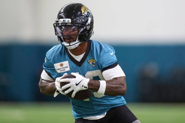 JACKSONVILLE, FL - JULY 30: Jacksonville Jaguars running back Ameer Abdullah (43) runs with the ball during training camp on July 30, 2026 at the Miller Electric Center in Jacksonville, Fl. (Photo by David Rosenblum Icon Sportswire) NFL, American Football Herren, USA JUL 30 Jaguars Training Camp EDITORIAL USE ONLY Icon260730225953