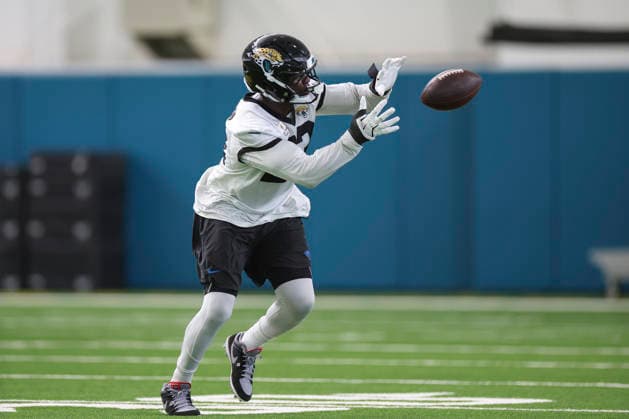 JACKSONVILLE, FL - JULY 30: Jacksonville Jaguars linebacker Foyesade Oluokun (23) works on a drill during training camp on July 30, 2026 at the Miller Electric Center in Jacksonville, Fl. (Photo by David Rosenblum Icon Sportswire) NFL, American Football Herren, USA JUL 30 Jaguars Training Camp EDITORIAL USE ONLY Icon260730226152