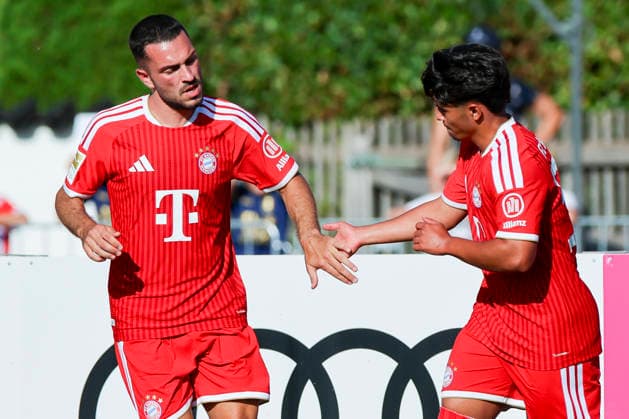 Arijon Ibrahimovic (FC Bayern München) bejubelt seinen Treffer zum 0:2 mit Felipe Chavez (FC Bayern München), Friendly match, FC Rottach-Egern v FC Bayern München, Stadion Birkenmoos am 30. July 2026 in Rottach-Egern, Deutschland. (Foto von Marco Steinbrenner DeFodi Images) Arijon Ibrahimovic (FC Bayern München) celebrates after scoring his teams second goal with Felipe Chavez (FC Bayern München), Friendly match, FC Rottach-Egern v FC Bayern München, Stadion Birkenmoos, July 30, 2026 in Rottach-Egern, Germany. (Photo by Marco Steinbrenner DeFodi Images) - *** Arijon Ibrahimovic of FC Bayern Munich celebrates his goal to make it 0–2 with Felipe Chavez of FC Bayern Munich, Friendly match, FC Rottach Egern vs. FC Bayern Munich, Birkenmoos Stadium on July 30, 2026, in Rottach Egern, Germany. Photo by Marco Steinbrenner, DeFodi Images. Arijon Ibrahimovic of FC Bayern Munich celebrates after scoring his team’s second goal with Felipe Chavez of FC Bayern Munich, Friendly match, FC Rottach Egern vs. FC Bayern Munich, Birkenmoos Stadium, July 30, 2026, in Rottach Egern, Germany. Photo by Marco Steinbrenner, DeFodi Images