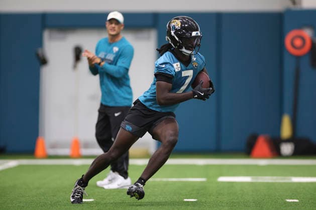 JACKSONVILLE, FL - JULY 30: Jacksonville Jaguars wide receiver Brian Thomas Jr. (7) runs with the ball during training camp on July 30, 2026 at the Miller Electric Center in Jacksonville, Fl. (Photo by David Rosenblum Icon Sportswire) NFL, American Football Herren, USA JUL 30 Jaguars Training Camp EDITORIAL USE ONLY Icon260730226254