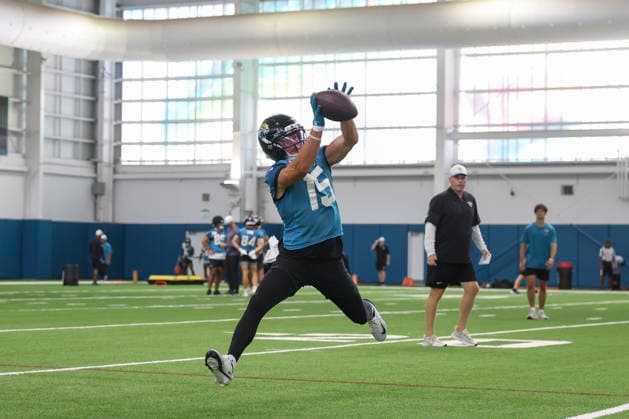 JACKSONVILLE, FL - JULY 30: Jacksonville Jaguars wide receiver Chandler Brayboy (15) catches a pass during training camp on July 30, 2026 at the Miller Electric Center in Jacksonville, Fl. (Photo by David Rosenblum Icon Sportswire) NFL, American Football Herren, USA JUL 30 Jaguars Training Camp EDITORIAL USE ONLY Icon260730226550