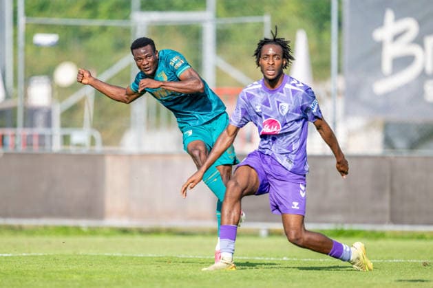 SOCCER - Augsburg vs Bournemouth, test match SAALFELDEN AM STEINERNEN MEER,AUSTRIA,30.JUL.26 - SOCCER - 1. DFL, 1. Deutsche Bundesliga, Premier League, FC Augsburg vs AFC Bournemouth, test match. Image shows Harold William (Bournemouth) and Uchenna Ogundu (Augsburg).  GEPAxpictures xWolfgangxKofler