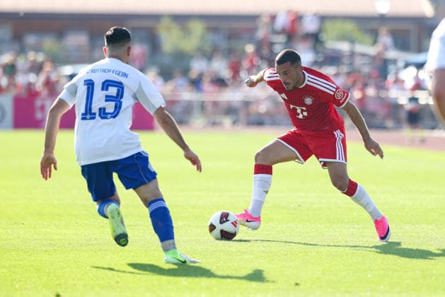 Arijon Ibrahimovic (FC Bayern Muenchen, 22) mit Ferhat Yilmazer (FC Rottach-Egern, 13), GER, FC Rottach-Egern vs. FC Bayern Muenchen, Fussball, Testspiel, Saison 2026 2027, 30.07.2026, GER, FC Rottach-Egern vs. FC Bayern Muenchen, Fussball, Testspiel, Saison 2026 2027, 30.07.2026 Rottach-Egern *** Arijon Ibrahimovic, FC Bayern Munich, 22, with Ferhat Yilmazer, FC Rottach Egern, 13, GER, FC Rottach Egern vs. FC Bayern Munich, Soccer, Friendly, 2026–2027 Season, July 30, 2026, GER, FC Rottach Egern vs. FC Bayern Munich, soccer, friendly match, 2026–2027 season, July 30, 2026, Rottach Egern Copyright: xEibner-Pressefoto JennixMaulx EP_JML