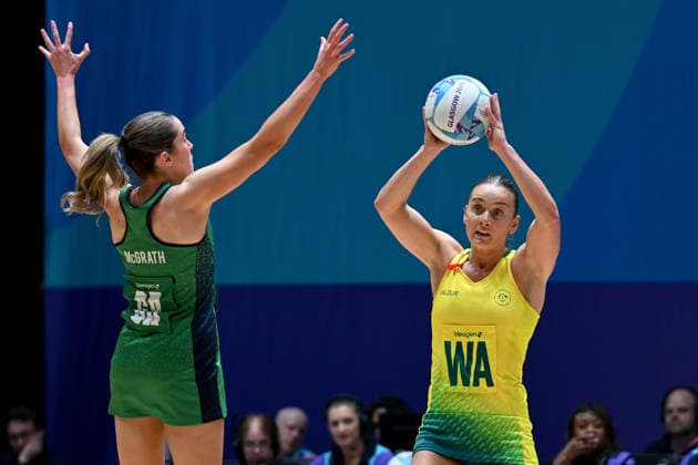 COM26 NETBALL, Liz Watson of Australia looks to pass the ball during the Preliminary Round Pool A netball match between Australia and Northern Ireland at the Glasgow 2026 Commonwealth Games at The Hydro in Glasgow, Scotland, Thursday, July 30, 2026. ( NO ARCHIVING, EDITORIAL USE ONLY Glasgow United Kingdom  Copyright: xLUKASxCOCHx 20260731137614373648