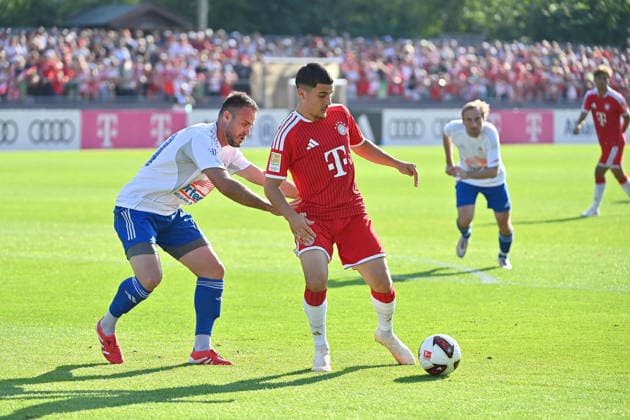 Felipe CHAVEZ (FCB), Aktion,Zweikampf. Testspiel FC Rottach Egern - FC Bayern Muenchen Trainingslager in Rottach Egern am 30.07.2026. Fussball 1. Bundesliga,Saison 2026 2027. *** Felipe CHAVEZ FCB, Action, Tackle, Friendly Match: FC Rottach Egern vs. FC Bayern Munich, Training Camp in Rottach Egern on July 30, 2026, Soccer, Bundesliga 1, 2026–2027 Season