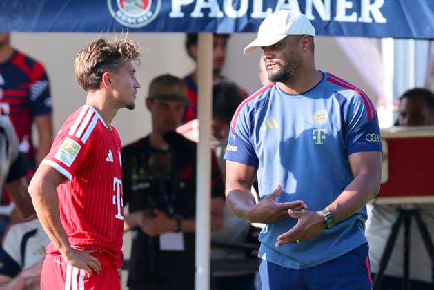 Tom Bischof (FC Bayern München) und Trainer Vincent Kompany (FC Bayern München) unterhalten sich, Friendly match, FC Rottach-Egern v FC Bayern München, Stadion Birkenmoos am 30. July 2026 in Rottach-Egern, Deutschland. (Foto von Marco Steinbrenner DeFodi Images) Tom Bischof (FC Bayern München) und Trainer Vincent Kompany (FC Bayern München) talk together, Friendly match, FC Rottach-Egern v FC Bayern München, Stadion Birkenmoos, July 30, 2026 in Rottach-Egern, Germany. (Photo by Marco Steinbrenner DeFodi Images) - *** Tom Bischof of FC Bayern Munich and coach Vincent Kompany of FC Bayern Munich are talking, Friendly match, FC Rottach Egern vs. FC Bayern Munich, Birkenmoos Stadium on July 30, 2026, in Rottach Egern, Germany. Photo by Marco Steinbrenner, DeFodi Images. Tom Bischof of FC Bayern Munich and coach Vincent Kompany of FC Bayern Munich are talking, Friendly match, FC Rottach Egern vs. FC Bayern Munich, Birkenmoos Stadium, July 30, 2026, in Rottach Egern, Germany. Photo by Marco Steinbrenner, DeFodi Images