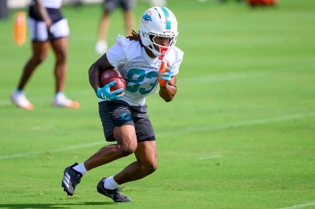 MIAMI GARDENS, FL - JULY 30: Miami Dolphins wide receiver Kevin Coleman Jr. (83) runs with the ball during the Miami Dolphins Training Camp on July 30, 2026, at the Baptist Health Training Complex in Miami Gardens, FL. (Photo by Doug Murray Icon Sportswire) NFL, American Football Herren, USA JUL 30 Dolphins Training Camp EDITORIAL USE ONLY Icon796260730017