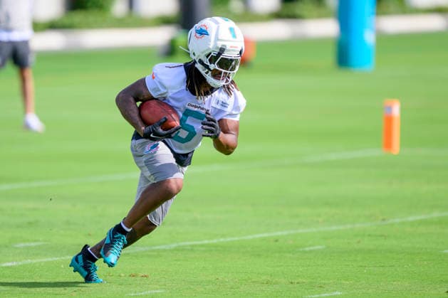MIAMI GARDENS, FL - JULY 30: Miami Dolphins running back Jaylen Wright (5) runs with the ball during the Miami Dolphins Training Camp on July 30, 2026, at the Baptist Health Training Complex in Miami Gardens, FL. (Photo by Doug Murray Icon Sportswire) NFL, American Football Herren, USA JUL 30 Dolphins Training Camp EDITORIAL USE ONLY Icon796260730018