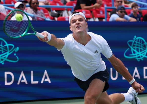 July 30, 2026, Washington, Illinois, USA: JAKUB MENSIK of Czech Republic during the match against B. Nakashima of USA in the second round of Mubadala Washington DC, USA. Washington USA - ZUMAc278 20260730_zsp_c278_011 Copyright: xMarcinxCholewinskix
