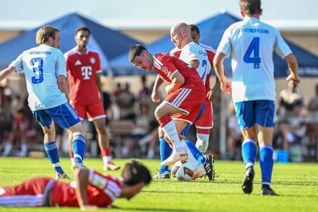 Rottach - Egern, Deutschland, 30.07.26: Felioe Chavez (FC Bayern München) und Markus Stoeckl (FC Rottach-Egern) im Zweikampf waehrend des Friedly Match Spiels zwischen dem FC Rottach - Egern vs FC Bayern München im Stadion am Birkenmoos am 30. Juli 2026 in Rottach - Egern, Deutschland. (Foto von Harry Langer DeFodi Images) Rottach - Egern, Germany, 30.07.26: Felioe Chavez (FC Bayern München) und Markus Stoeckl (FC Rottach-Egern) battle for the ball during the Friedly Match match between FC Rottach - Egern vs FC Bayern München at Stadion am Birkenmoos on July 30, 2026 in Rottach - Egern, Germany. (Photo by Harry Langer DeFodi Images) DFB DFL REGULATIONS PROHIBIT ANY USE OF PHOTOGRAPHS AS IMAGE SEQUENCES AND OR QUASI-VIDEO. (Photo by Harry Langer DeFodi Images) DFB DFL REGULATIONS PROHIBIT ANY USE OF PHOTOGRAPHS AS IMAGE SEQUENCES AND OR QUASI-VIDEO. - *** Rottach Egern, Germany, July 30, 2026: Felioe Chavez of FC Bayern Munich and Markus Stoeckl of FC Rottach Egern battle for the ball during the friendly match between FC Rottach Egern and FC Bayern Munich at the Birkenmoos Stadium on July 30, 2026, in Rottach Egern, Germany. Photo by Harry Langer, DeFodi Images. Rottach Egern, Germany, July 30, 2026: Felioe Chavez of FC Bayern Munich and Markus Stoeckl of FC Rottach Egern battle for the ball during the friendly match between FC Rottach Egern and FC Bayern Munich at Stadion am Birkenmoos on July 30, 2026, in Rottach Egern, Germany Photo by Harry Langer DeFodi Images DFB and DFL regulations prohibit any use of photographs as image sequences and or quasi-video Photo by Harry Langer DeFodi Images DFB and DFL regulations prohibit any use of photographs as imSEQUENCES AND OR QUASI-VIDEO