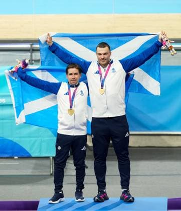 Neil Fachie MBE & his Cycle Pilot Aaron Pope celebrate winning gold medals in the Men s Tandem B 1000m Time Trial. Glasgow 2026 Commonwealth Games, Day Eight, Glasgow, Scotland, UK - 30 Jul 2026Glasgow Scotland United Kingdom  Copyright: xStuartxWallace Shutterstockx 17016079aa