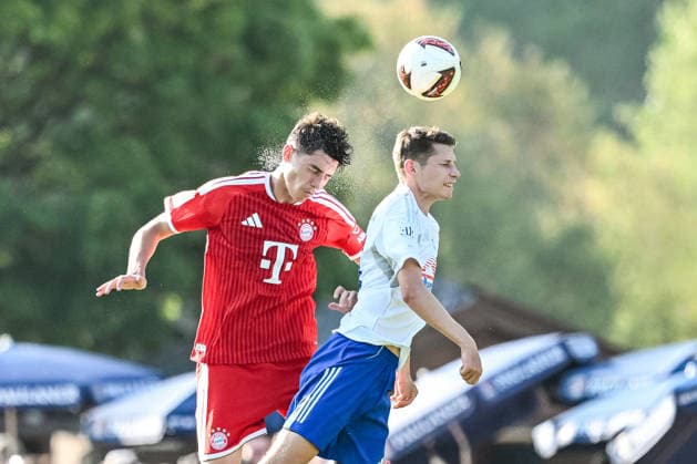 Rottach - Egern, Deutschland, 30.07.26: Filip Pavic (FC Bayern München) und Tobias Schlichtner (FC Rottach-Egern) im Zweikampf waehrend des Friedly Match Spiels zwischen dem FC Rottach - Egern vs FC Bayern München im Stadion am Birkenmoos am 30. Juli 2026 in Rottach - Egern, Deutschland. (Foto von Harry Langer DeFodi Images) Rottach - Egern, Germany, 30.07.26: Filip Pavic (FC Bayern München) und Tobias Schlichtner (FC Rottach-Egern) battle for the ball during the Friedly Match match between FC Rottach - Egern vs FC Bayern München at Stadion am Birkenmoos on July 30, 2026 in Rottach - Egern, Germany. (Photo by Harry Langer DeFodi Images) DFB DFL REGULATIONS PROHIBIT ANY USE OF PHOTOGRAPHS AS IMAGE SEQUENCES AND OR QUASI-VIDEO. (Photo by Harry Langer DeFodi Images) DFB DFL REGULATIONS PROHIBIT ANY USE OF PHOTOGRAPHS AS IMAGE SEQUENCES AND OR QUASI-VIDEO. - *** Rottach Egern, Germany, July 30, 2026: Filip Pavic of FC Bayern Munich and Tobias Schlichtner of FC Rottach Egern battle for the ball during the friendly match between FC Rottach Egern and FC Bayern Munich at the Stadion am Birkenmoos on July 30, 2026, in Rottach Egern, Germany. Photo by Harry Langer, DeFodi Images. Rottach Egern, Germany, July 30, 2026: Filip Pavic of FC Bayern Munich and Tobias Schlichtner of FC Rottach Egern battle for the ball during the friendly match between FC Rottach Egern and FC Bayern Munich at Stadion am Birkenmoos on July 30, 2026, in Rottach Egern, Germany Photo by Harry Langer, DeFodi Images. DFB and DFL regulations prohibit any use of photographs as image sequences and or quasi-video. Photo by Harry Langer, DeFodi Images. DFB and DFL regulations prohibit any use of photographs as imSEQUENCES AND OR QUASI-VIDEO