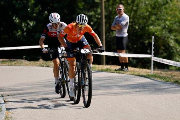 30.07.2026, Monteceneri, Monte Ceneri, 2026 UEC MTB European Championship, EM, Europameisterschaft XCC Women U23 s Final (cross country short track) Bloeme Kalis 8 (NED) and Lea Huber 16 (SUI) Monteceneri Monte Ceneri Ticino Switzerland *** July 30, 2026, Monteceneri, Monte Ceneri, 2026 UEC MTB European Championship XCC Women U23 Final—Cross Country Short Track: Bloeme Kalis (8, NED) and Lea Huber (16, SUI), Monteceneri, Monte Ceneri, Ticino, Switzerland Copyright: xJustPictures.ch FrancescoxMinghettix jp-en-FrMi-_NG_1466