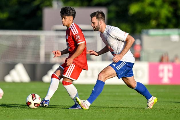 Rottach - Egern, Deutschland, 30.07.26: Maycon Cardozo (FC Bayern München) und Julian Wiefarn (FC Rottach-Egern) im Zweikampf waehrend des Friedly Match Spiels zwischen dem FC Rottach - Egern vs FC Bayern München im Stadion am Birkenmoos am 30. Juli 2026 in Rottach - Egern, Deutschland. (Foto von Harry Langer DeFodi Images) Rottach - Egern, Germany, 30.07.26: Maycon Cardozo (FC Bayern München) und Julian Wiefarn (FC Rottach-Egern) battle for the ball during the Friedly Match match between FC Rottach - Egern vs FC Bayern München at Stadion am Birkenmoos on July 30, 2026 in Rottach - Egern, Germany. (Photo by Harry Langer DeFodi Images) DFB DFL REGULATIONS PROHIBIT ANY USE OF PHOTOGRAPHS AS IMAGE SEQUENCES AND OR QUASI-VIDEO. (Photo by Harry Langer DeFodi Images) DFB DFL REGULATIONS PROHIBIT ANY USE OF PHOTOGRAPHS AS IMAGE SEQUENCES AND OR QUASI-VIDEO. - *** Rottach Egern, Germany, July 30, 2026: Maycon Cardozo of FC Bayern Munich and Julian Wiefarn of FC Rottach Egern battle for the ball during the friendly match between FC Rottach Egern and FC Bayern Munich at the Birkenmoos Stadium on July 30, 2026, in Rottach Egern, Germany. Photo by Harry Langer, DeFodi Images. Rottach Egern, Germany, July 30, 2026: Maycon Cardozo of FC Bayern Munich and Julian Wiefarn of FC Rottach Egern battle for the ball during the friendly match between FC Rottach Egern and FC Bayern Munich at Stadion am Birkenmoos on July 30, 2026, in Rottach Egern, Germany Photo by Harry Langer DeFodi Images DFB and DFL regulations prohibit any use of photographs as image sequences and or quasi-video Photo by Harry Langer DeFodi Images DFB and DFL regulations prohibit any use of photographs as imSEQUENCES AND OR QUASI-VIDEO